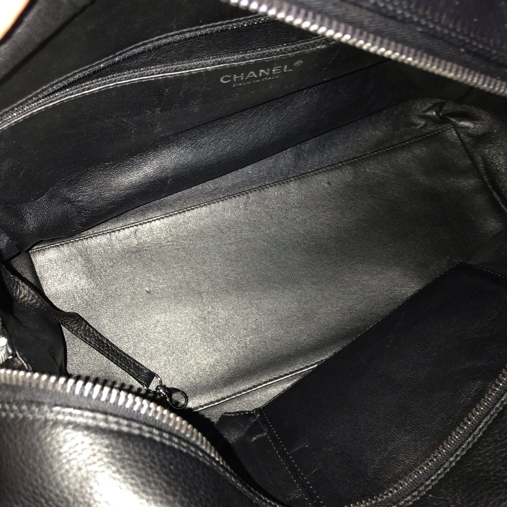 Chanel Deerskin Zipped Tote - Picture 5 of 15